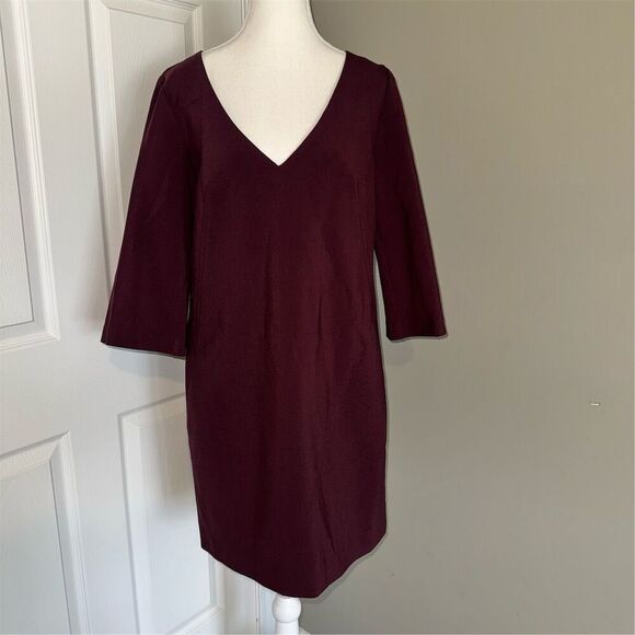 Trina Turk Burgundy Lined Sheath Midi Dress Size 8 V-Neck 3/4 Bell Sleeve Office - Picture 1 of 12